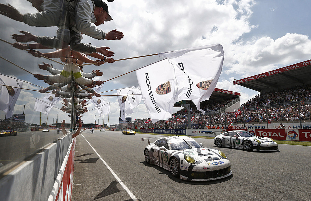 B_0216_911_rsr_le_mans_2014_porsche_ag
