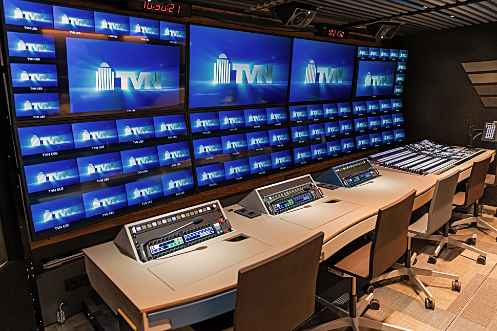 B_0819_TVN_Ue6_Technik_D_Innen_11_Regie_Reihe_1