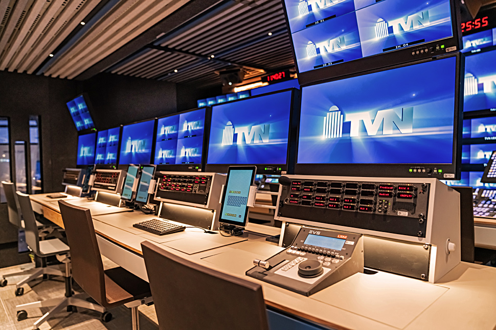 B_0819_TVN_Ue6_Technik_D_Innen_12_Regie_Reihe_2